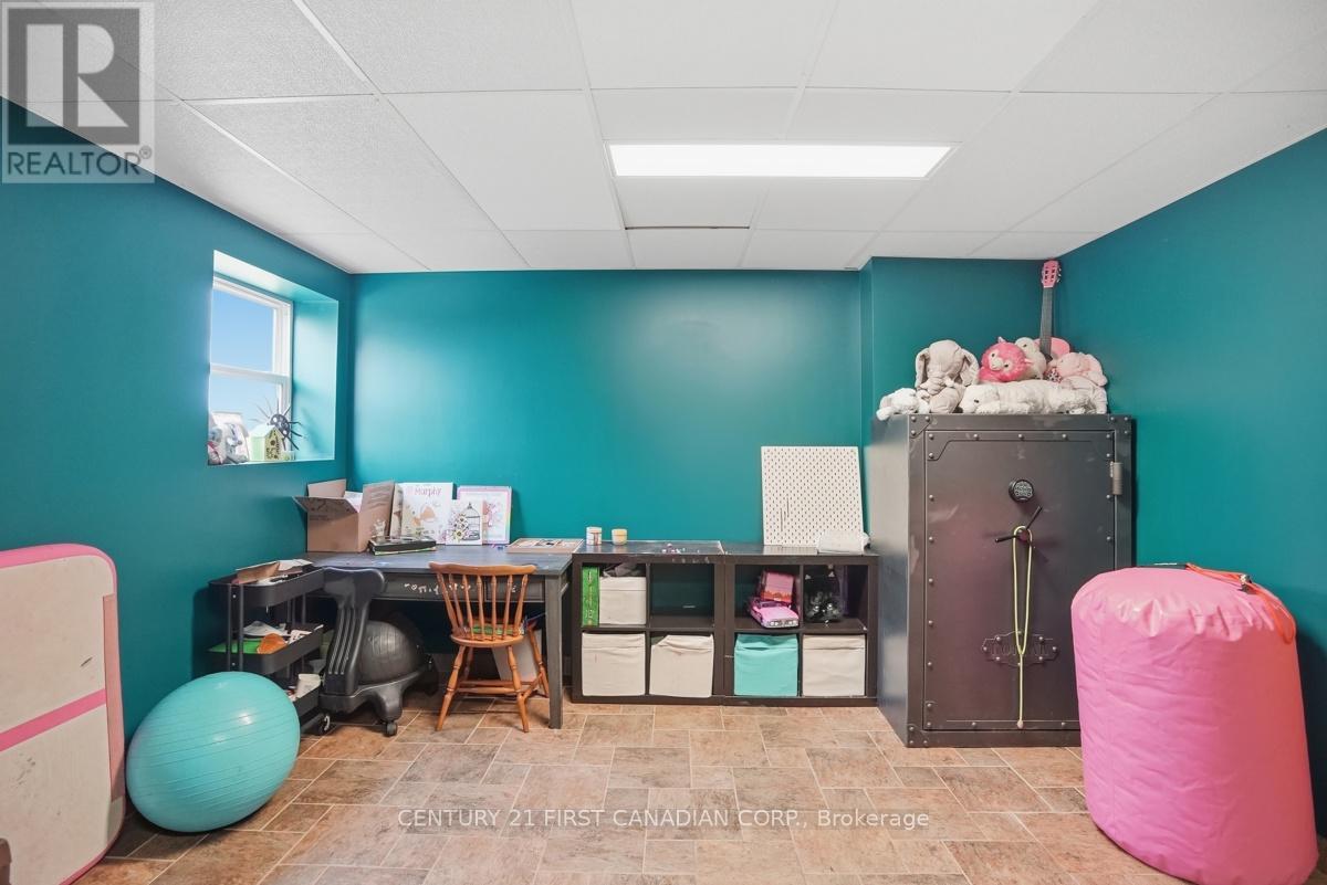 3159 Nauvoo Road, Brooke-Alvinston, Ontario  N0N 1A0 - Photo 34 - X13048426