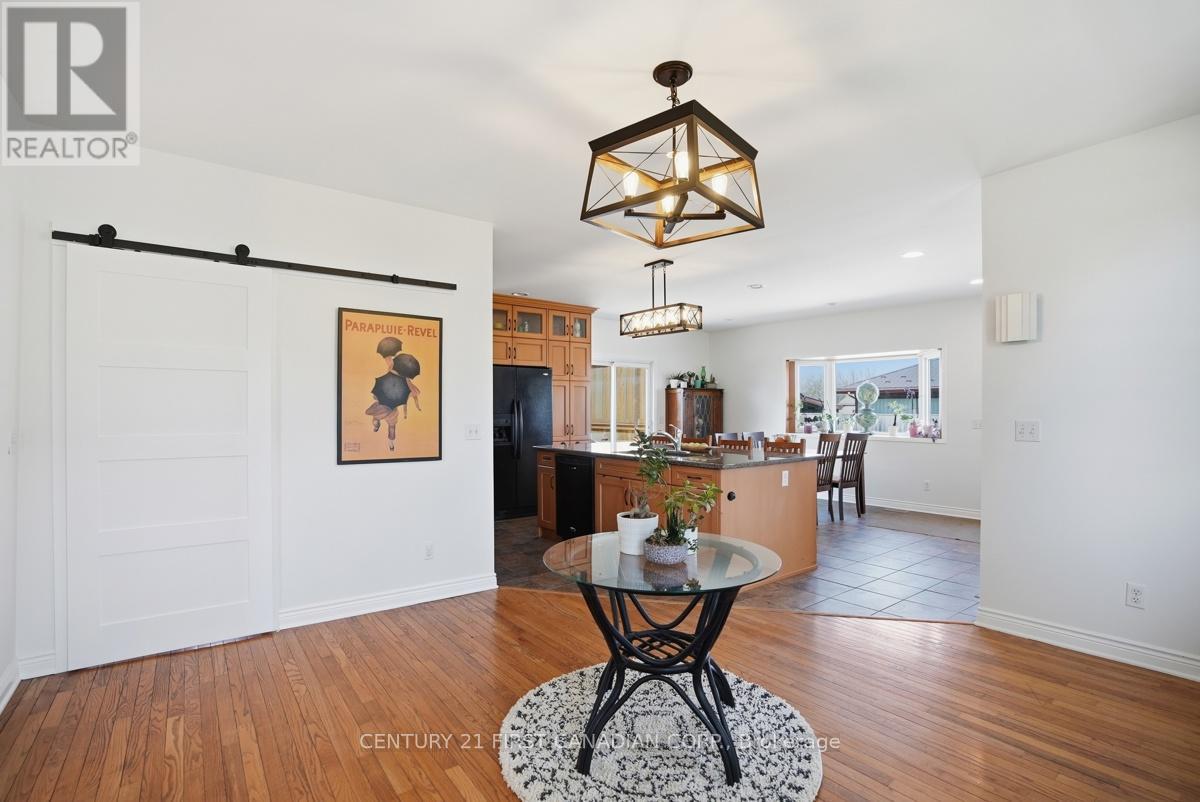 3159 Nauvoo Road, Brooke-Alvinston, Ontario  N0N 1A0 - Photo 5 - X13048426