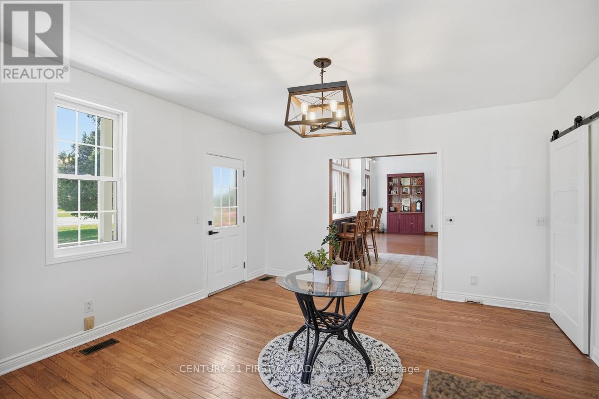 3159 Nauvoo Road, Brooke-Alvinston, Ontario  N0N 1A0 - Photo 6 - X13048426