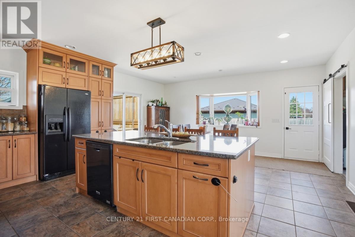 3159 Nauvoo Road, Brooke-Alvinston, Ontario  N0N 1A0 - Photo 7 - X13048426