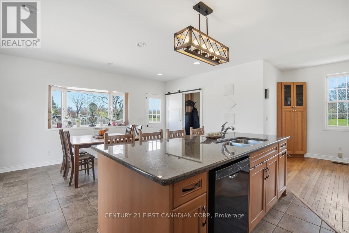 3159 Nauvoo Road, Brooke-Alvinston, Ontario  N0N 1A0 - Photo 8 - X13048426