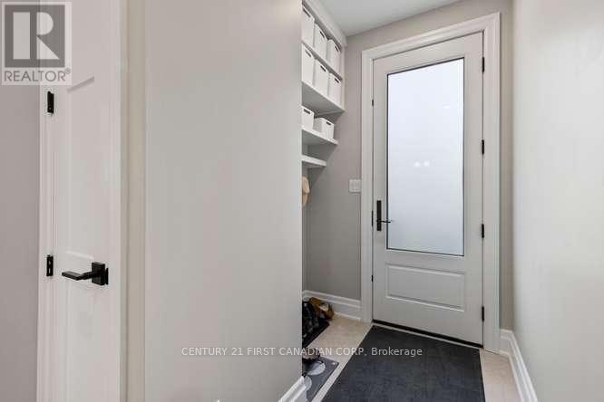 10331 Sherwood Crescent, Lambton Shores, Ontario  N0M 1T0 - Photo 6 - X13048580