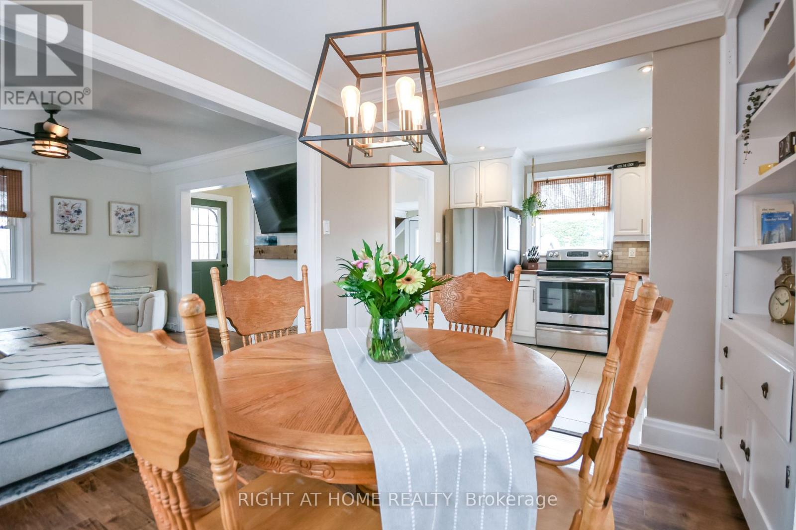 208 Cherry Street, Tay, Ontario  L0K 2C0 - Photo 12 - S12922694