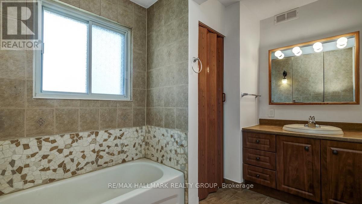 264 Michel Circle, Ottawa, Ontario  K1L 7P9 - Photo 22 - X12926886