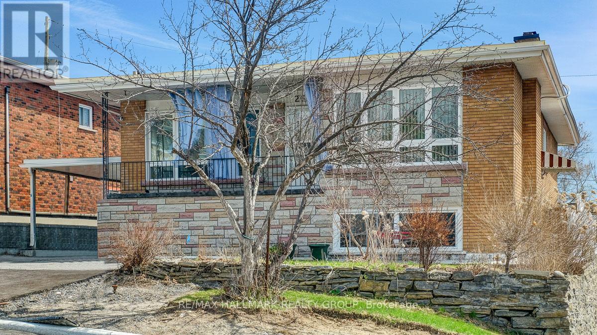 264 Michel Circle, Ottawa, Ontario  K1L 7P9 - Photo 3 - X12926886