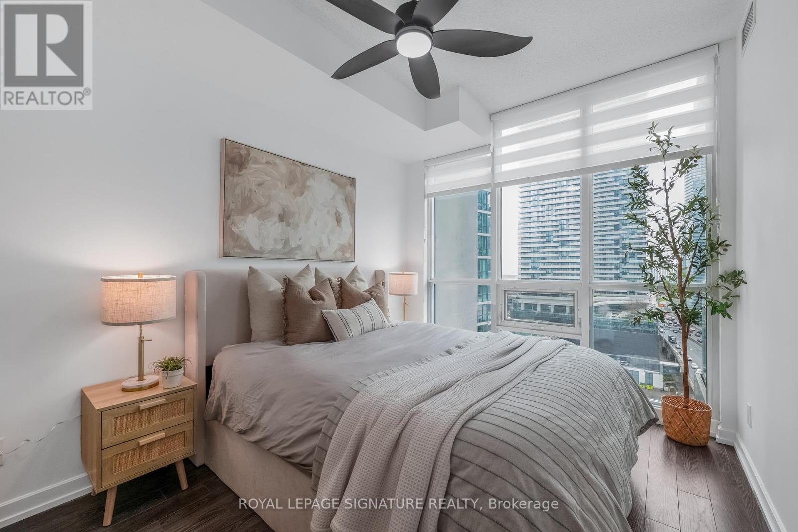 1801 - 18 Harbour Street, Toronto, Ontario  M5J 2Z6 - Photo 14 - C13048384