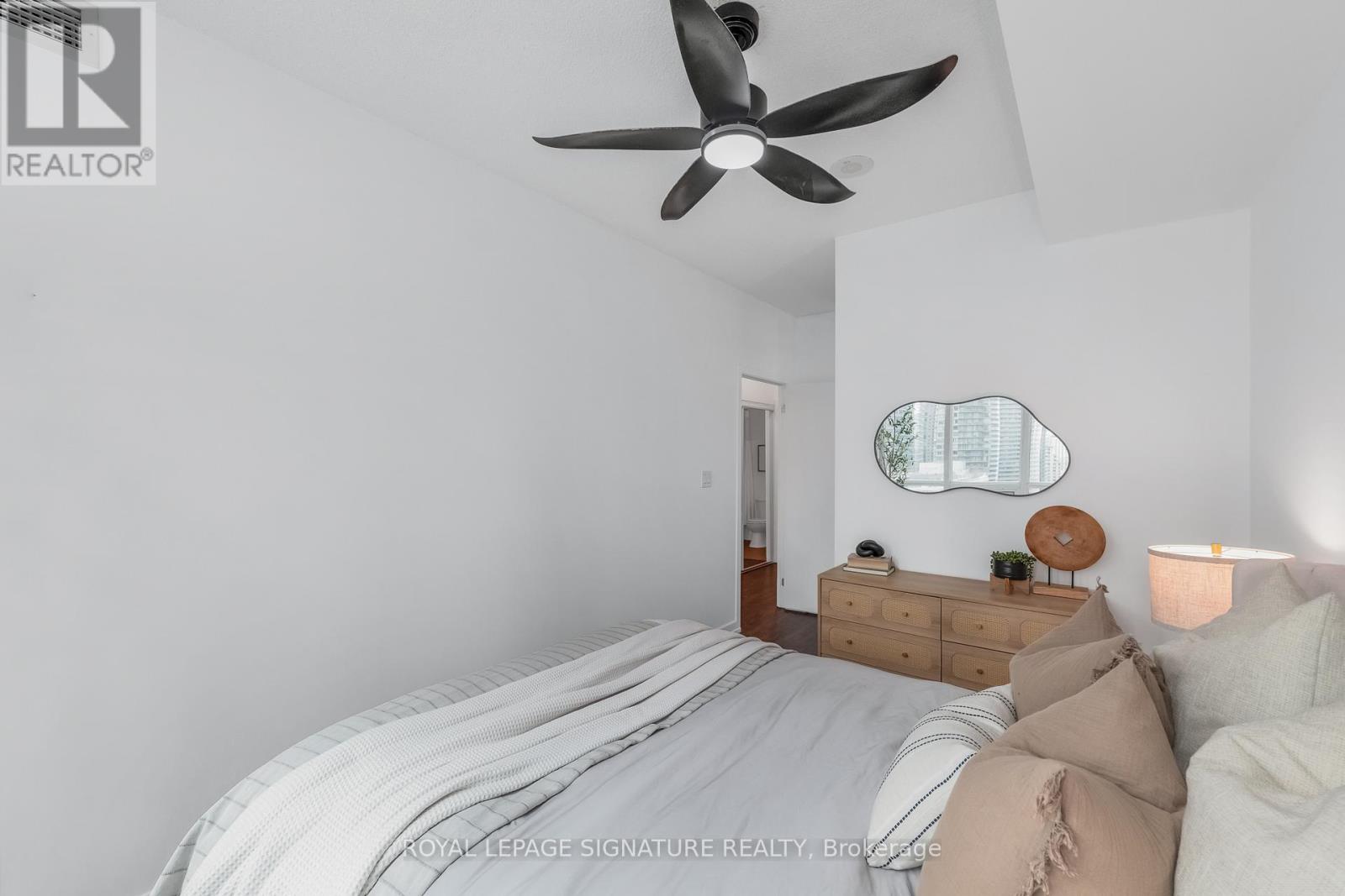 1801 - 18 Harbour Street, Toronto, Ontario  M5J 2Z6 - Photo 16 - C13048384