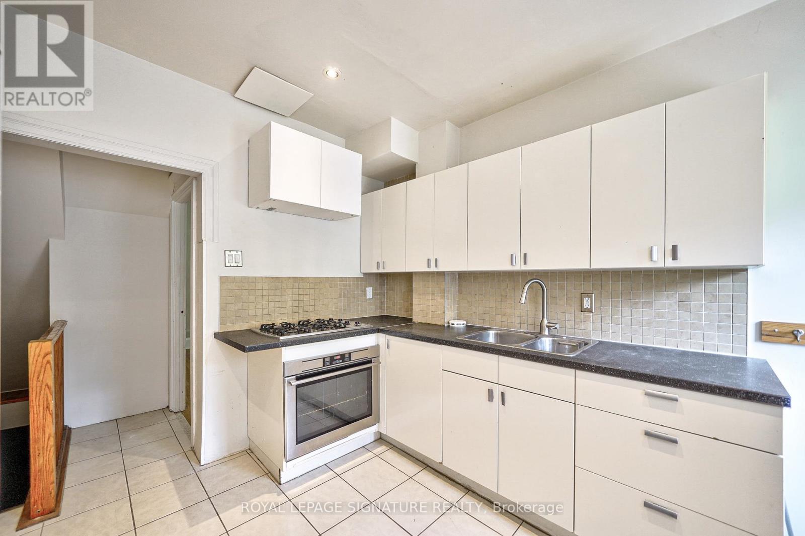 Main - 439 Crawford Street, Toronto, Ontario  M6G 3J7 - Photo 11 - C13048440