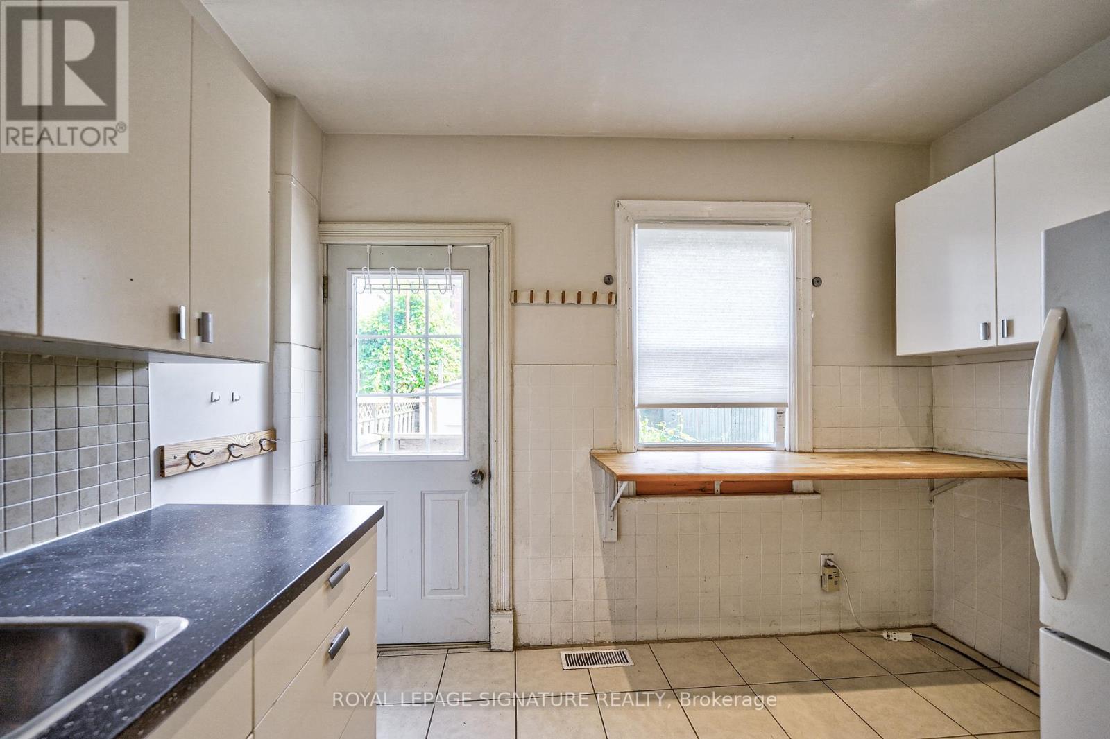 Main - 439 Crawford Street, Toronto, Ontario  M6G 3J7 - Photo 12 - C13048440