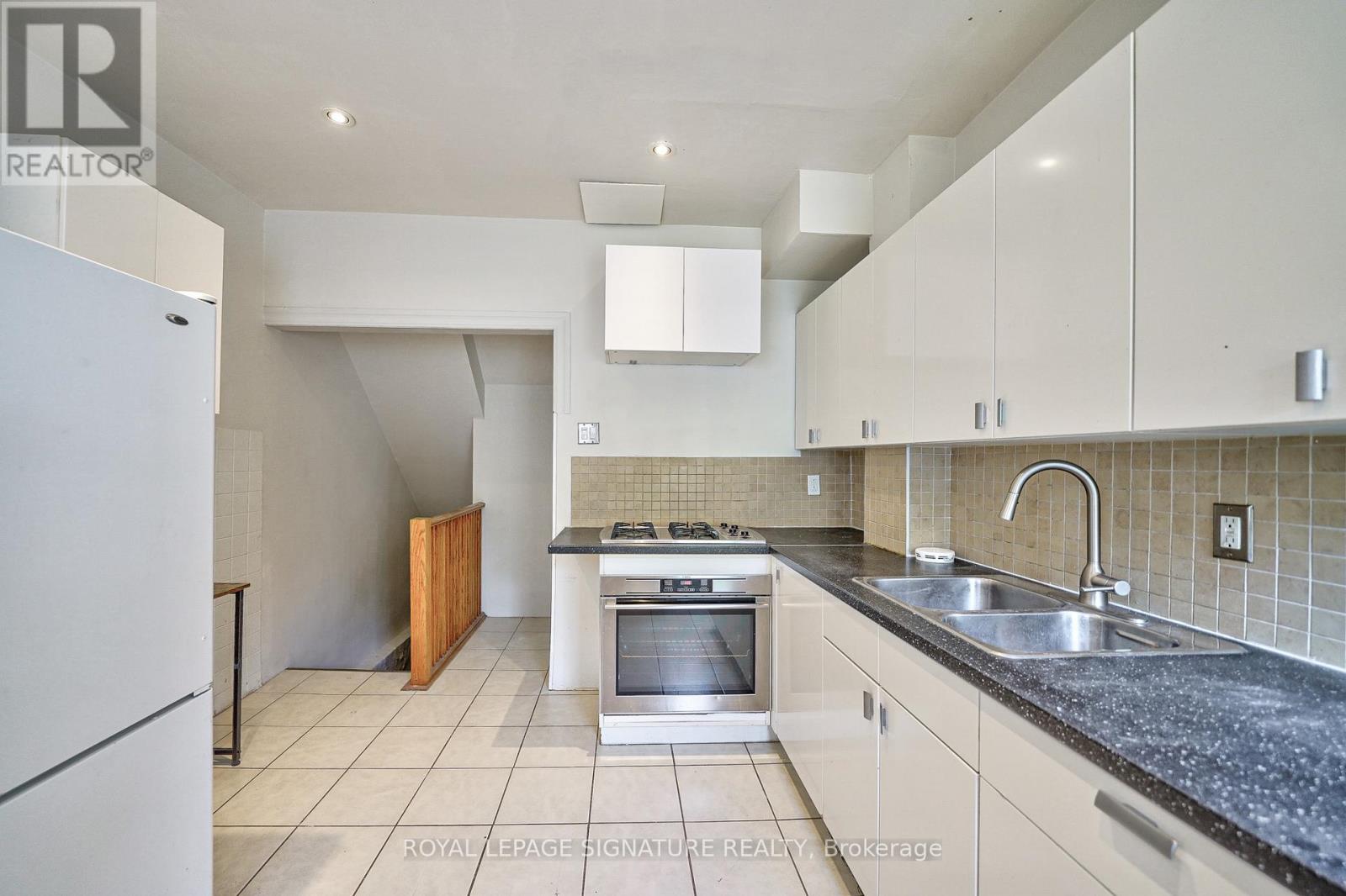 Main - 439 Crawford Street, Toronto, Ontario  M6G 3J7 - Photo 9 - C13048440