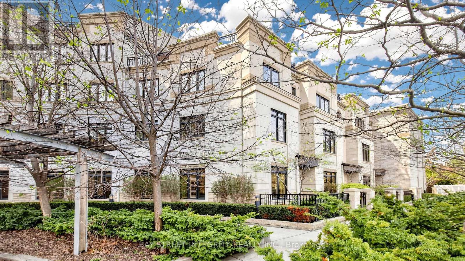 TH36 - 9 OAKBURN CRESCENT, Toronto, Ontario