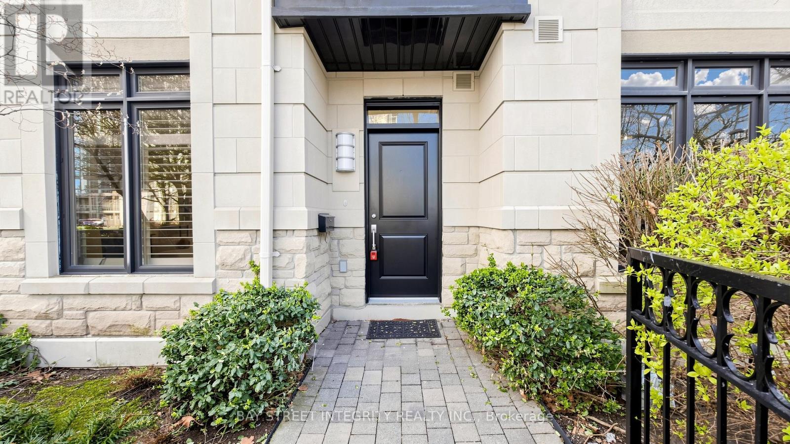 Th36 - 9 Oakburn Crescent, Toronto, Ontario  M2N 2T5 - Photo 2 - C13048460