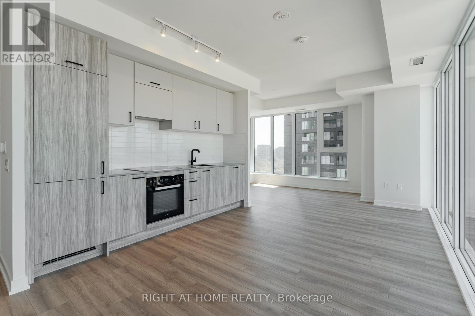 1403 - 5 QUARRINGTON LANE, Toronto, Ontario