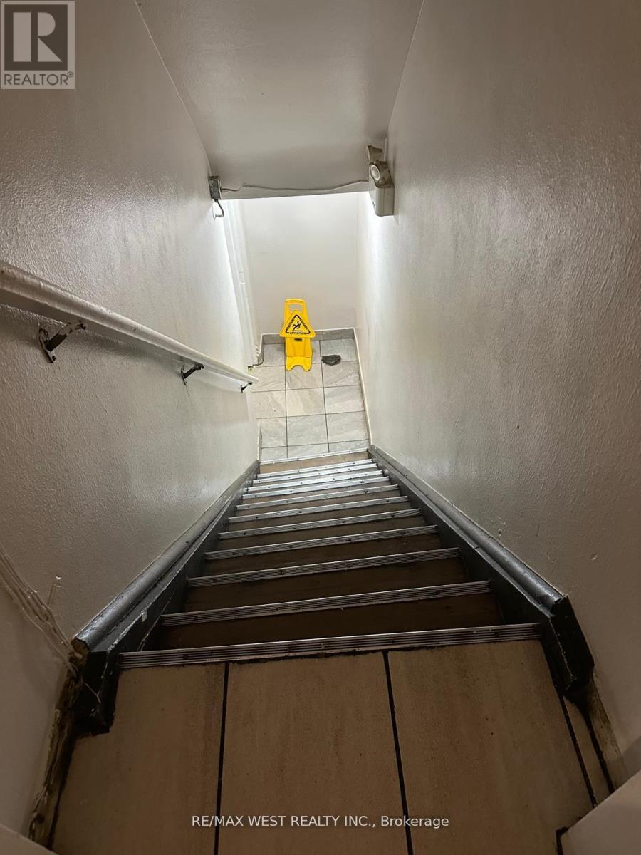 647 Bloor Street W, Toronto, Ontario  M6G 1L1 - Photo 14 - C13048498