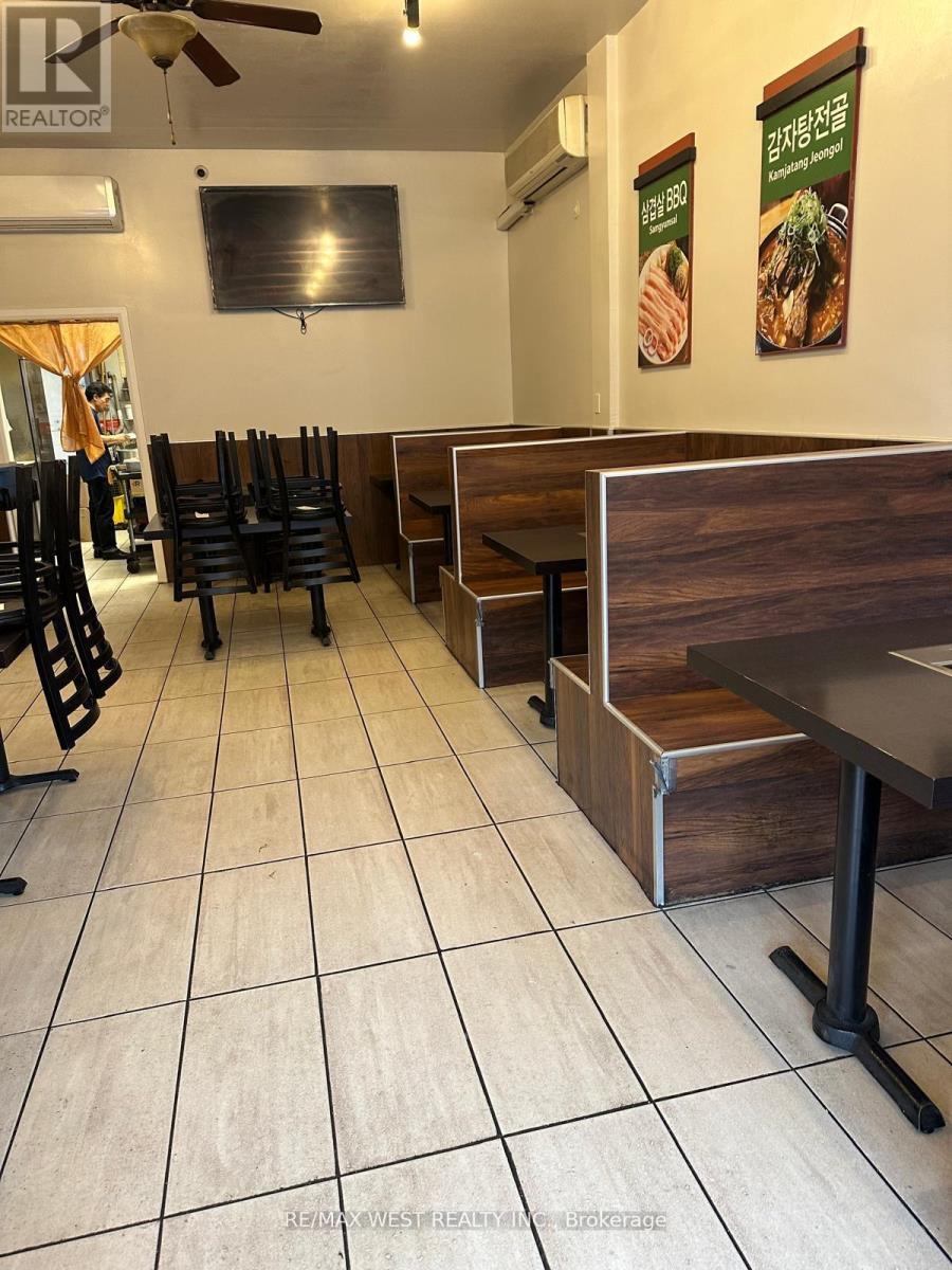 647 Bloor Street W, Toronto, Ontario  M6G 1L1 - Photo 8 - C13048498