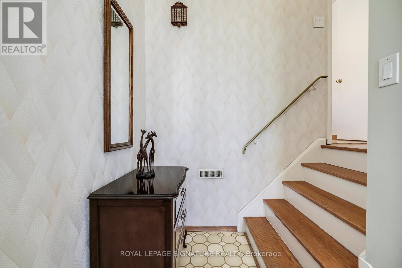 44 Harrington Crescent, Toronto, Ontario  M2M 2Y5 - Photo 2 - C13048554