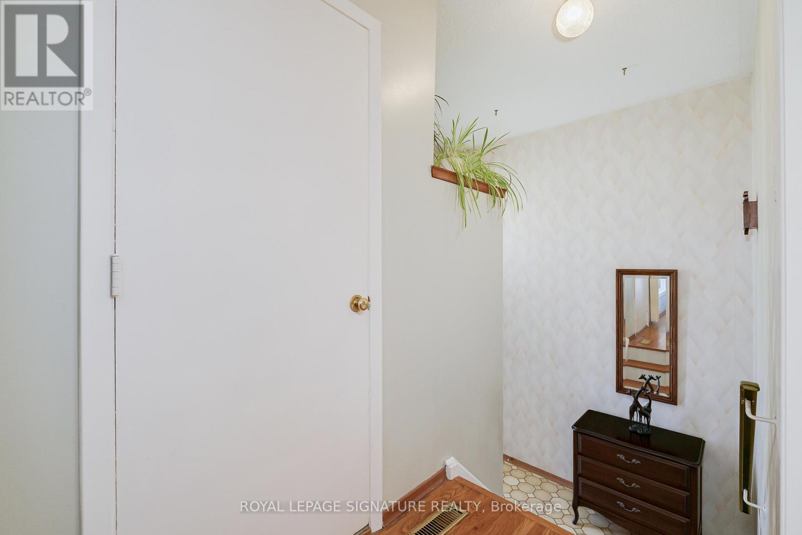 44 Harrington Crescent, Toronto, Ontario  M2M 2Y5 - Photo 3 - C13048554