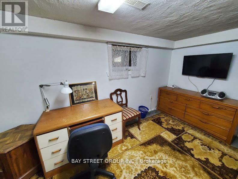 Lower - 73 Regatta Crescent, Toronto, Ontario  M2R 2X7 - Photo 4 - C13048570