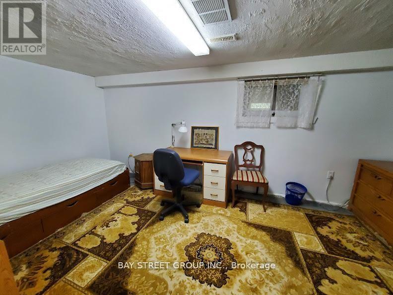 Lower - 73 Regatta Crescent, Toronto, Ontario  M2R 2X7 - Photo 5 - C13048570