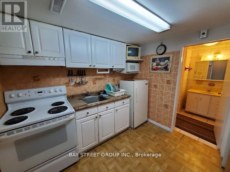 Lower - 73 Regatta Crescent, Toronto, Ontario  M2R 2X7 - Photo 7 - C13048570