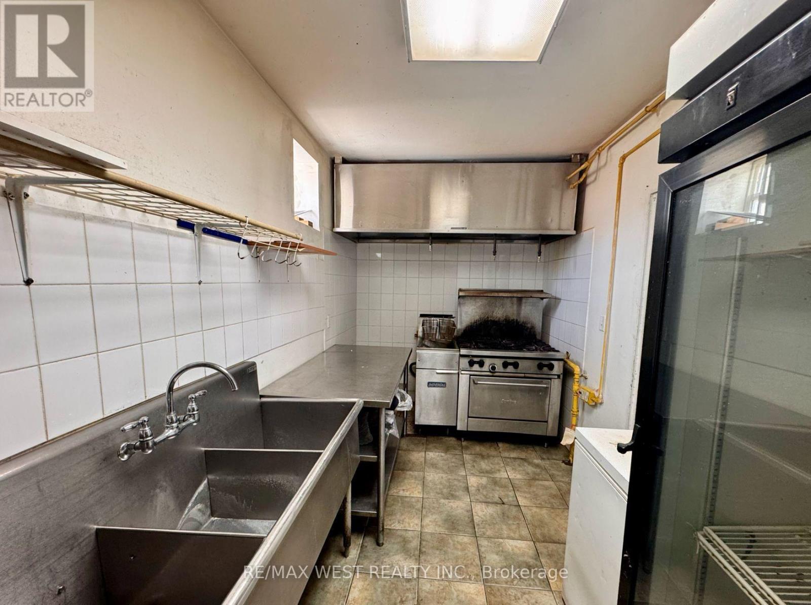 477 Oakwood Avenue, Toronto, Ontario  M6E 2W4 - Photo 4 - C13048574