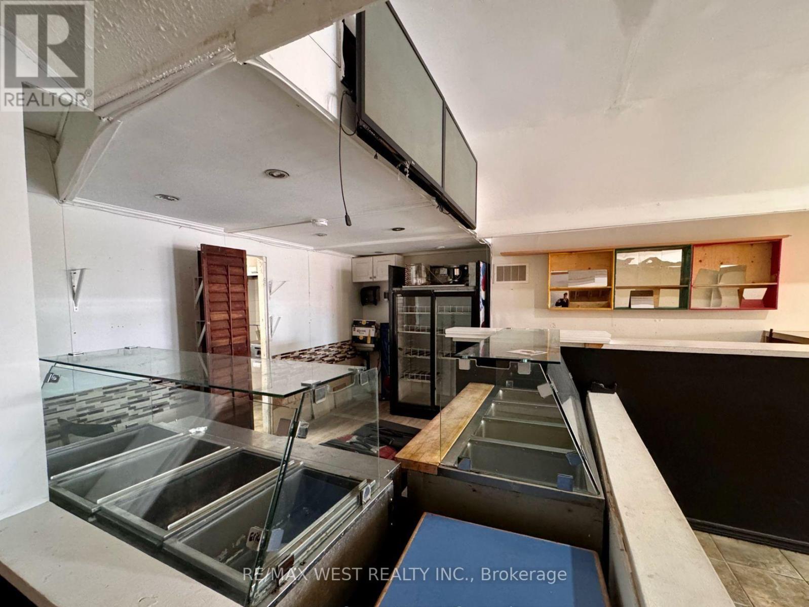 477 Oakwood Avenue, Toronto, Ontario  M6E 2W4 - Photo 6 - C13048574