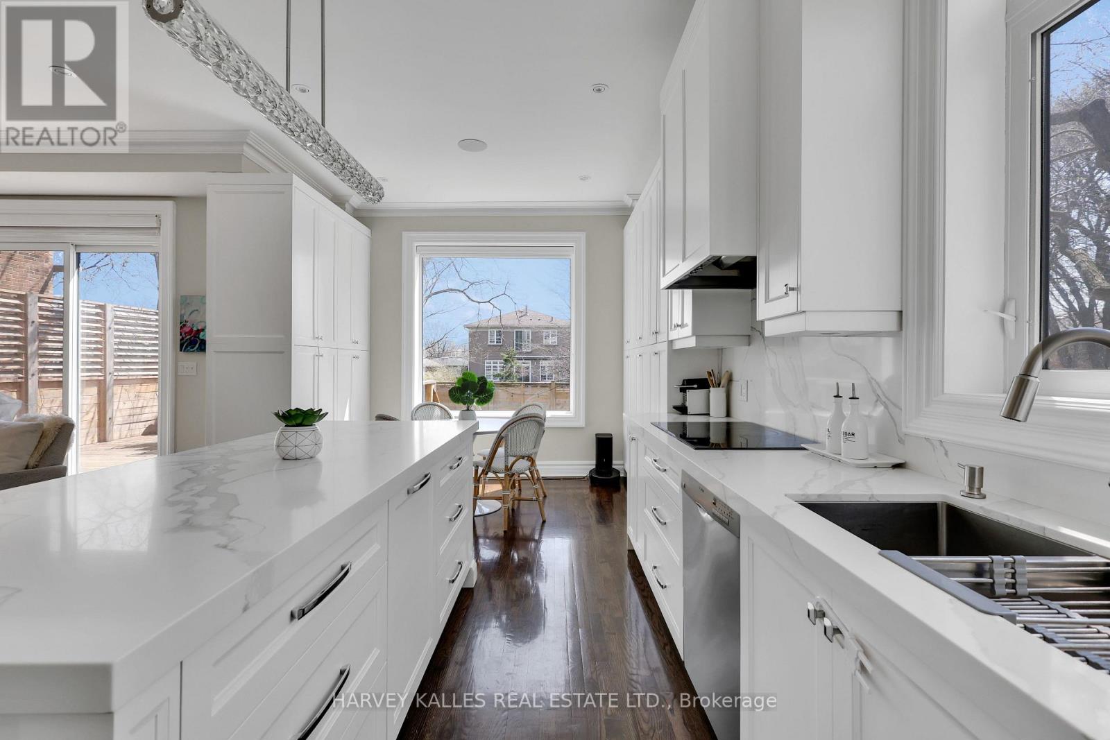 131 Bannockburn Avenue, Toronto, Ontario  M5M 2N2 - Photo 17 - C13048586