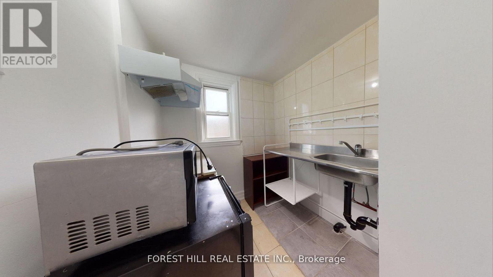 2ND FLOOR - 262 POYNTZ AVENUE Toronto (Lansing-Westgate), ON M2N 1J7