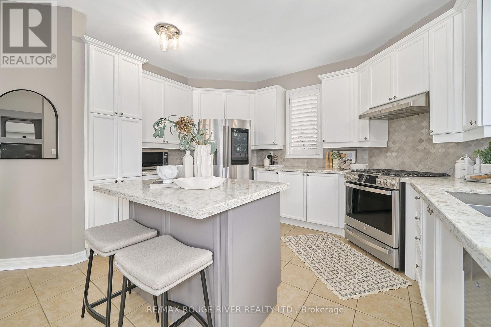 51 Vineyard Avenue, Whitby, Ontario  L1P 1X9 - Photo 11 - E13048482