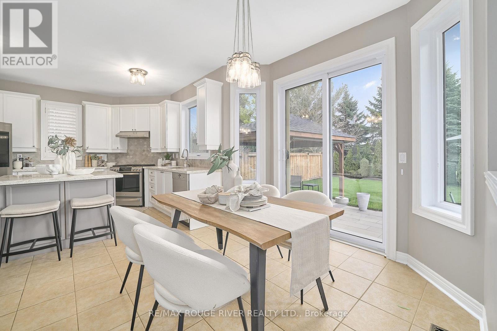 51 Vineyard Avenue, Whitby, Ontario  L1P 1X9 - Photo 13 - E13048482