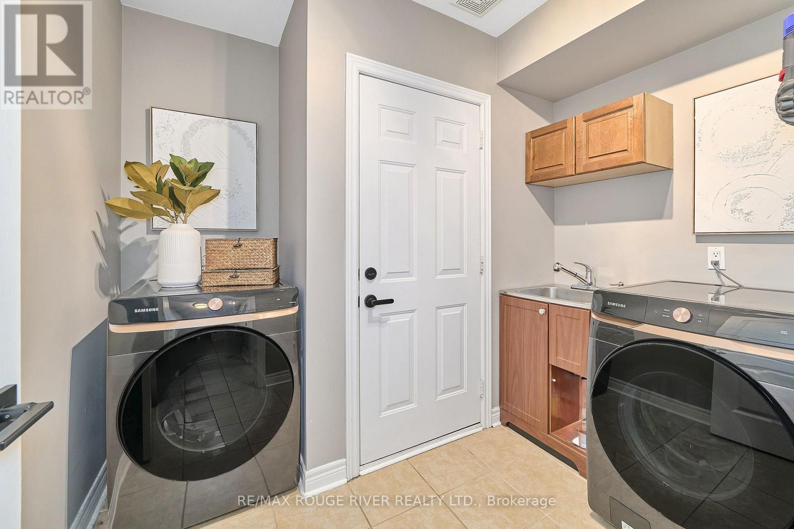 51 Vineyard Avenue, Whitby, Ontario  L1P 1X9 - Photo 22 - E13048482