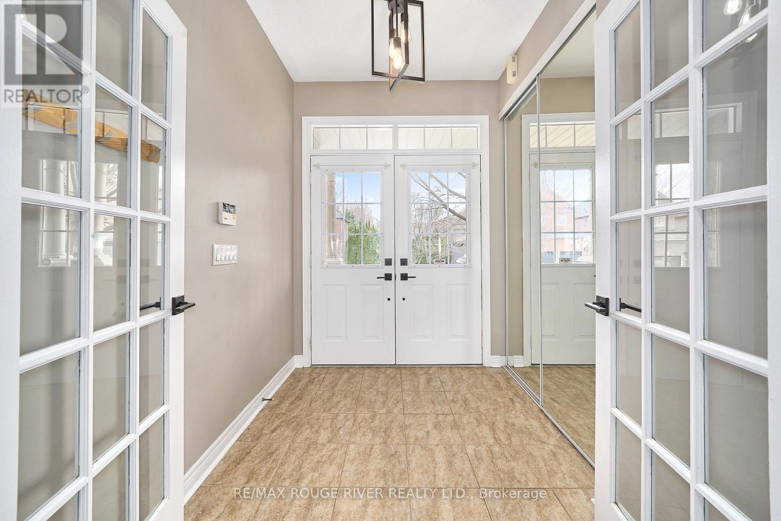 51 Vineyard Avenue, Whitby, Ontario  L1P 1X9 - Photo 3 - E13048482