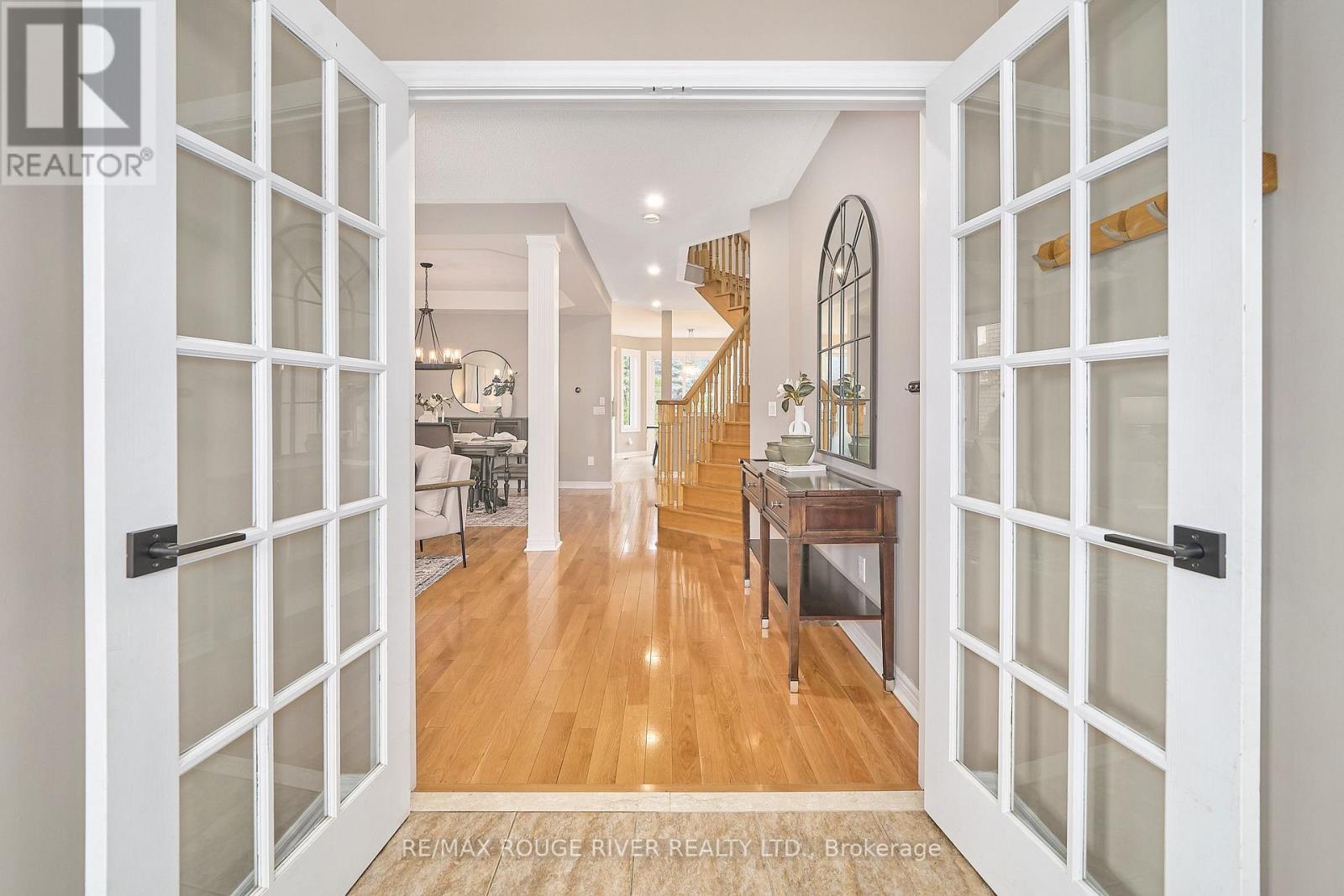 51 Vineyard Avenue, Whitby, Ontario  L1P 1X9 - Photo 4 - E13048482