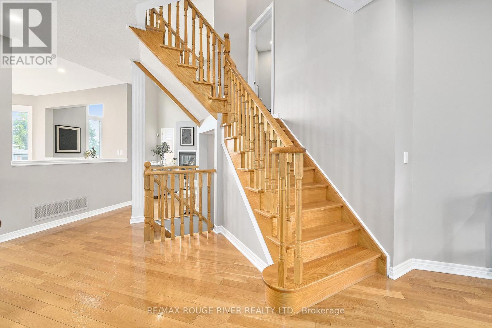 51 Vineyard Avenue, Whitby, Ontario  L1P 1X9 - Photo 8 - E13048482