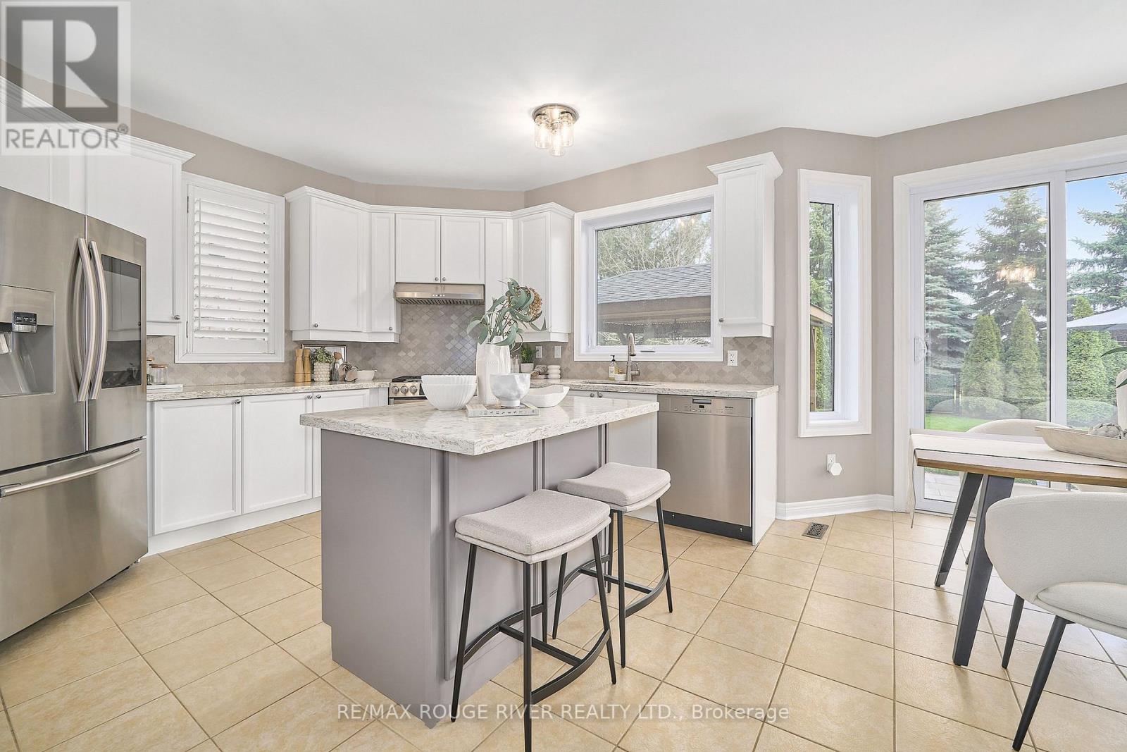 51 Vineyard Avenue, Whitby, Ontario  L1P 1X9 - Photo 9 - E13048482