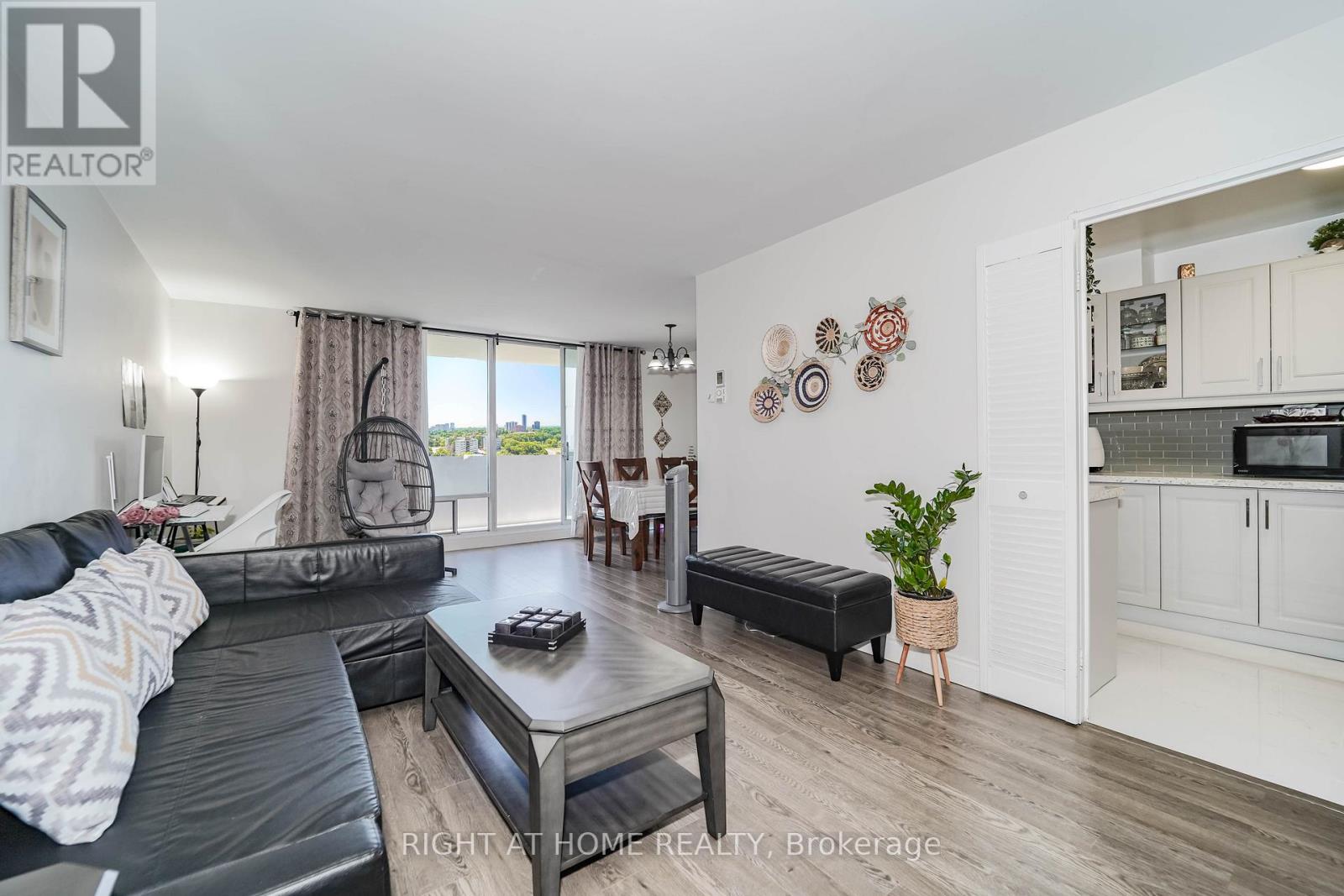 1611 - 1 Massey Square, Toronto (Crescent Town), Ontario  M4C 5L4 - Photo 12 - E13048516