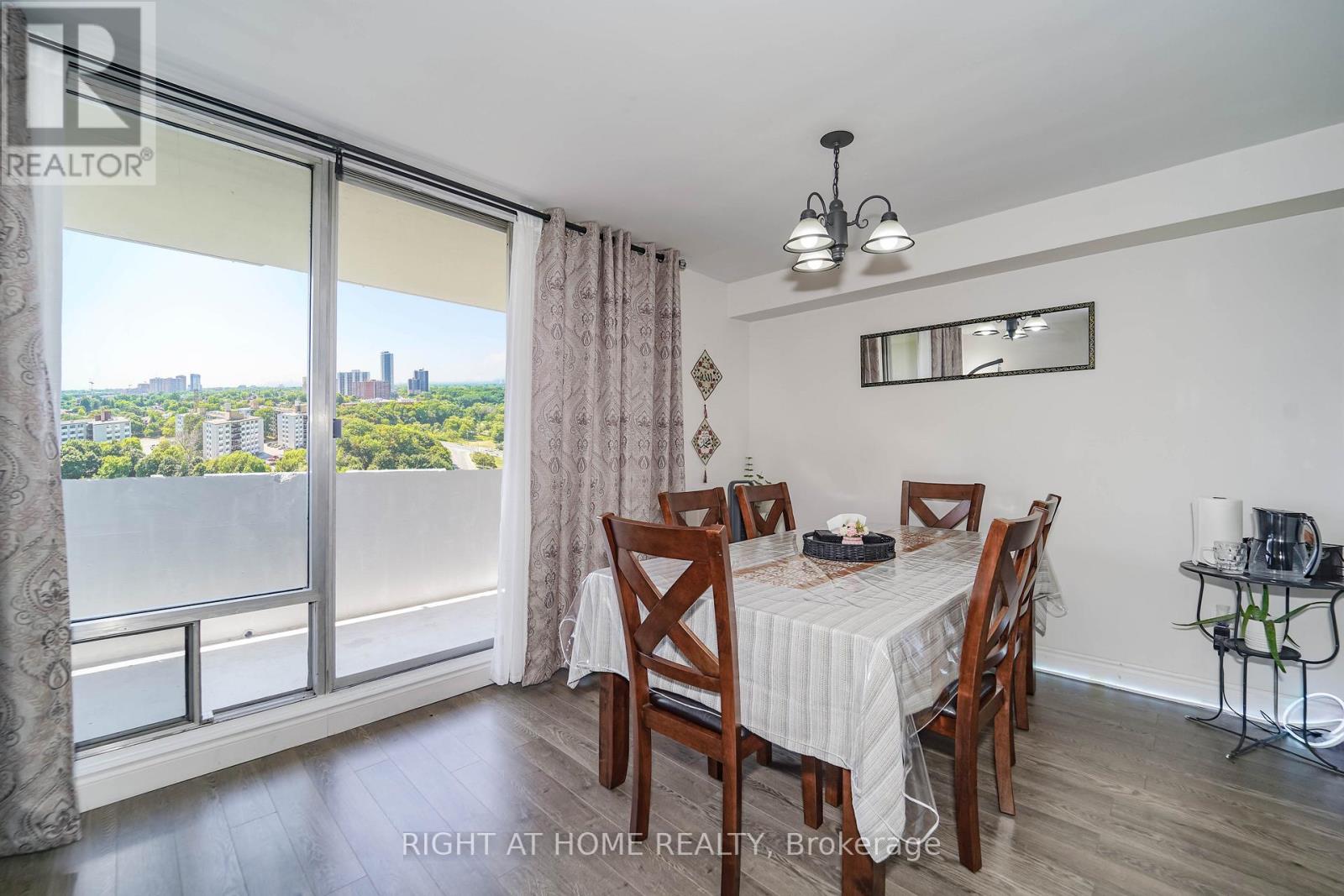 1611 - 1 Massey Square, Toronto (Crescent Town), Ontario  M4C 5L4 - Photo 14 - E13048516