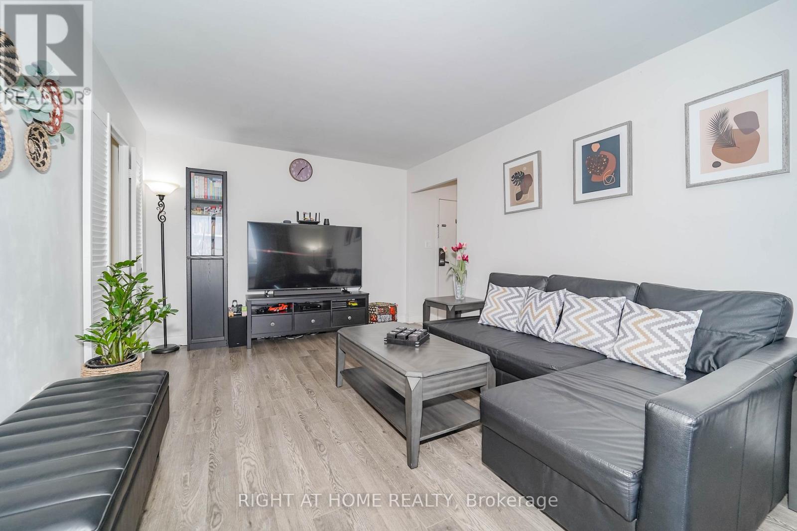 1611 - 1 Massey Square, Toronto (Crescent Town), Ontario  M4C 5L4 - Photo 15 - E13048516