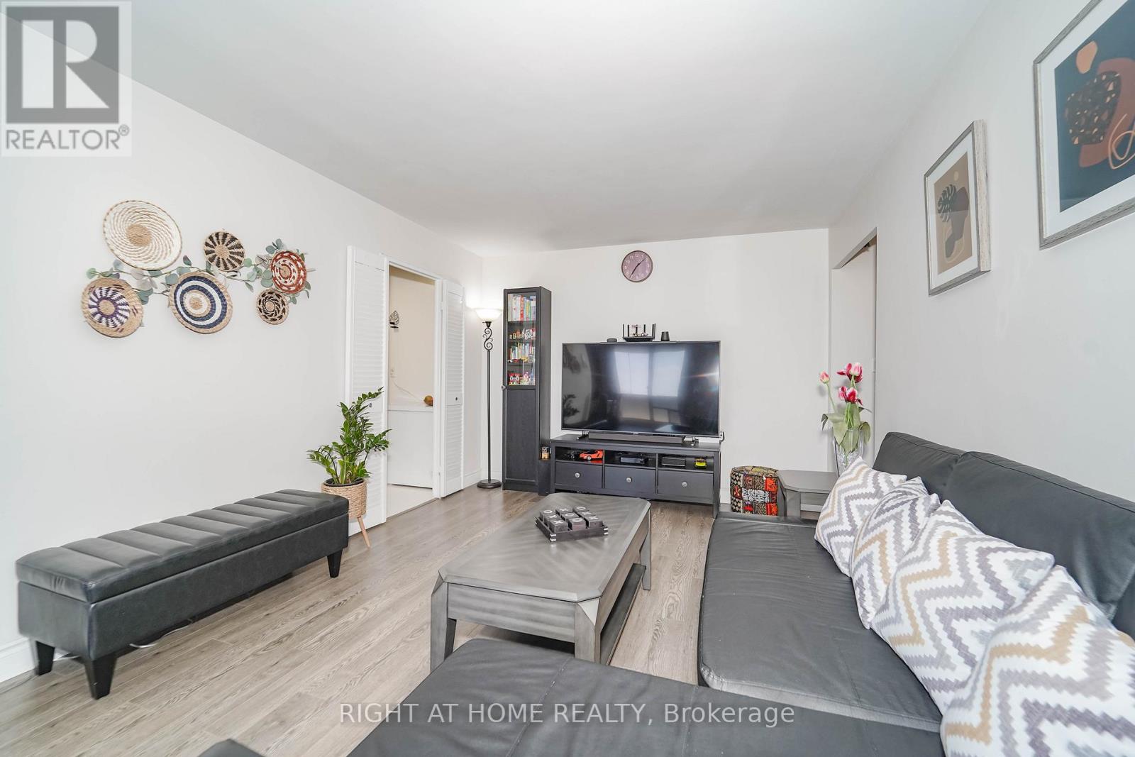 1611 - 1 Massey Square, Toronto (Crescent Town), Ontario  M4C 5L4 - Photo 16 - E13048516