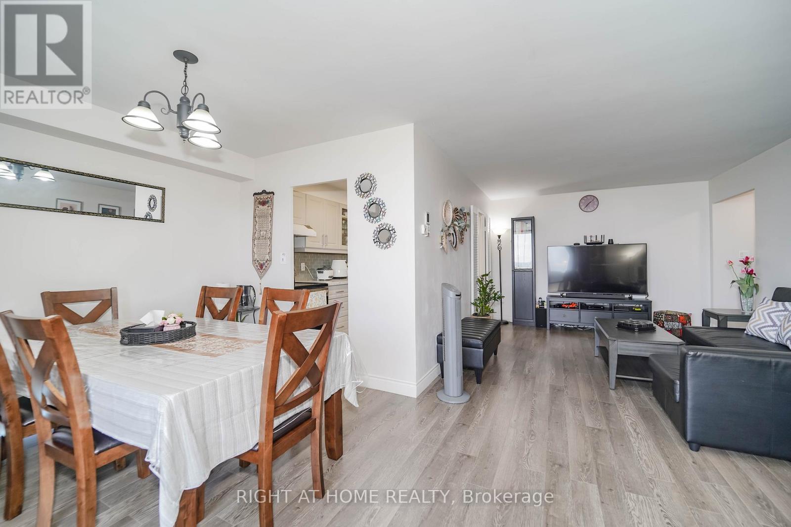 1611 - 1 Massey Square, Toronto (Crescent Town), Ontario  M4C 5L4 - Photo 17 - E13048516