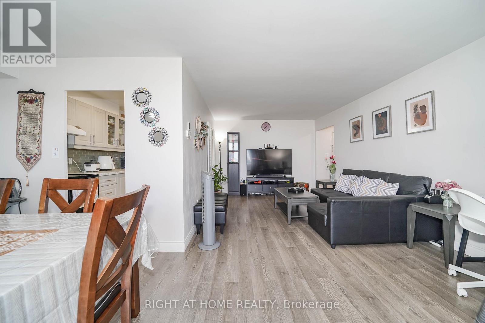 1611 - 1 Massey Square, Toronto (Crescent Town), Ontario  M4C 5L4 - Photo 18 - E13048516