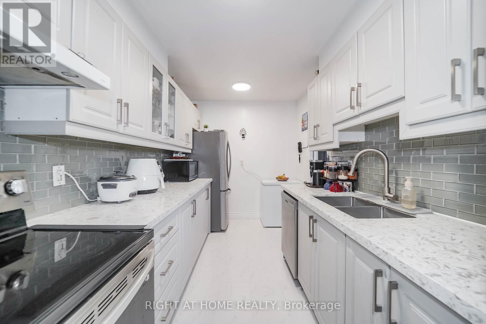1611 - 1 Massey Square, Toronto (Crescent Town), Ontario  M4C 5L4 - Photo 20 - E13048516