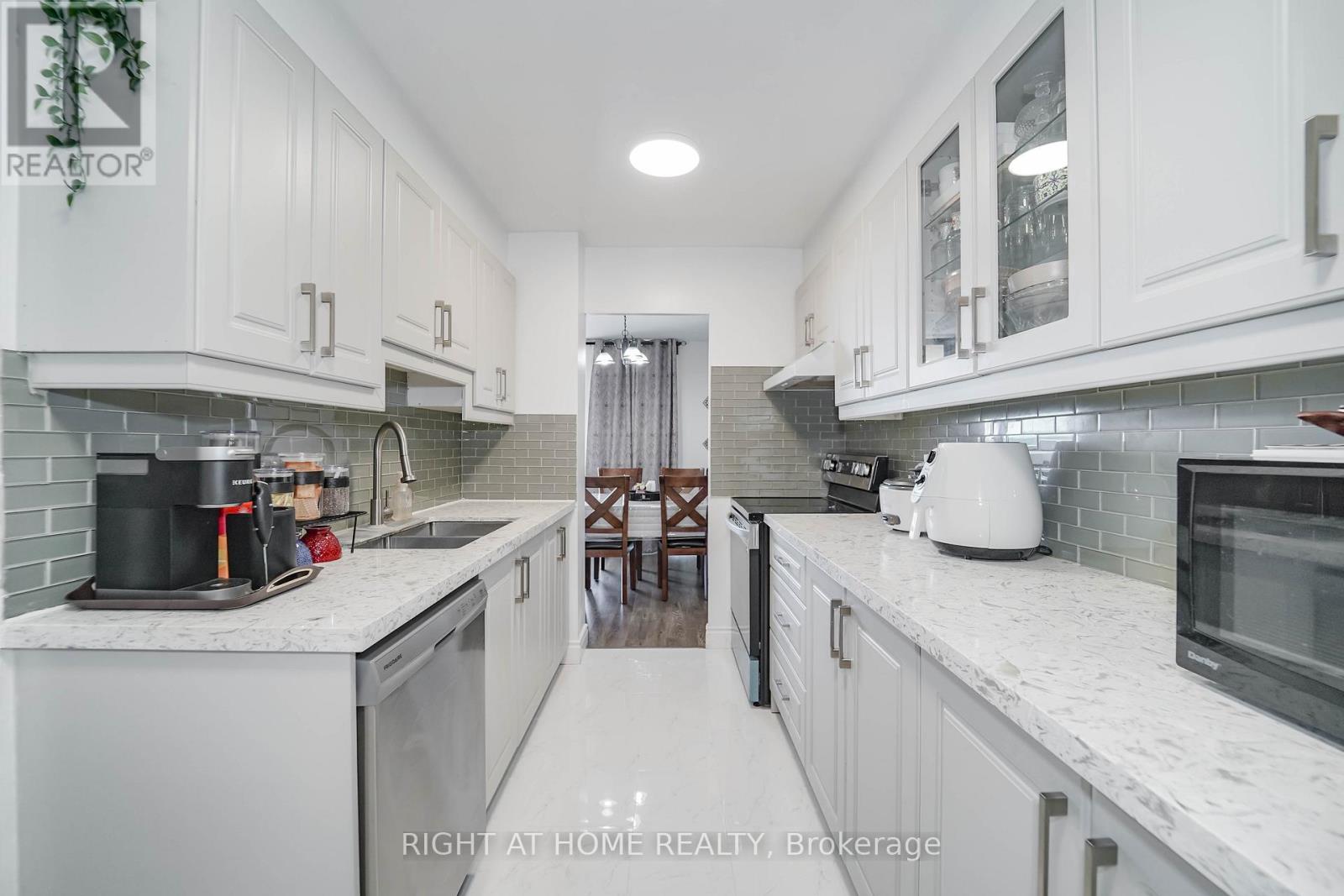 1611 - 1 Massey Square, Toronto (Crescent Town), Ontario  M4C 5L4 - Photo 22 - E13048516