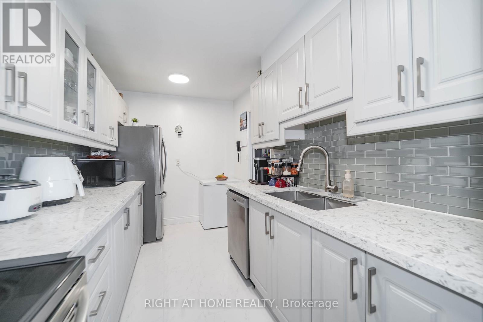 1611 - 1 Massey Square, Toronto (Crescent Town), Ontario  M4C 5L4 - Photo 23 - E13048516