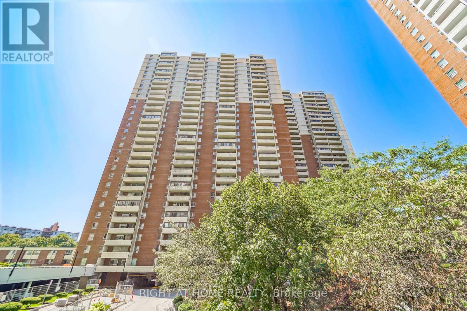 1611 - 1 Massey Square, Toronto (Crescent Town), Ontario  M4C 5L4 - Photo 3 - E13048516