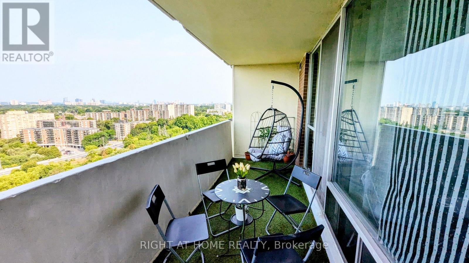 1611 - 1 Massey Square, Toronto (Crescent Town), Ontario  M4C 5L4 - Photo 33 - E13048516