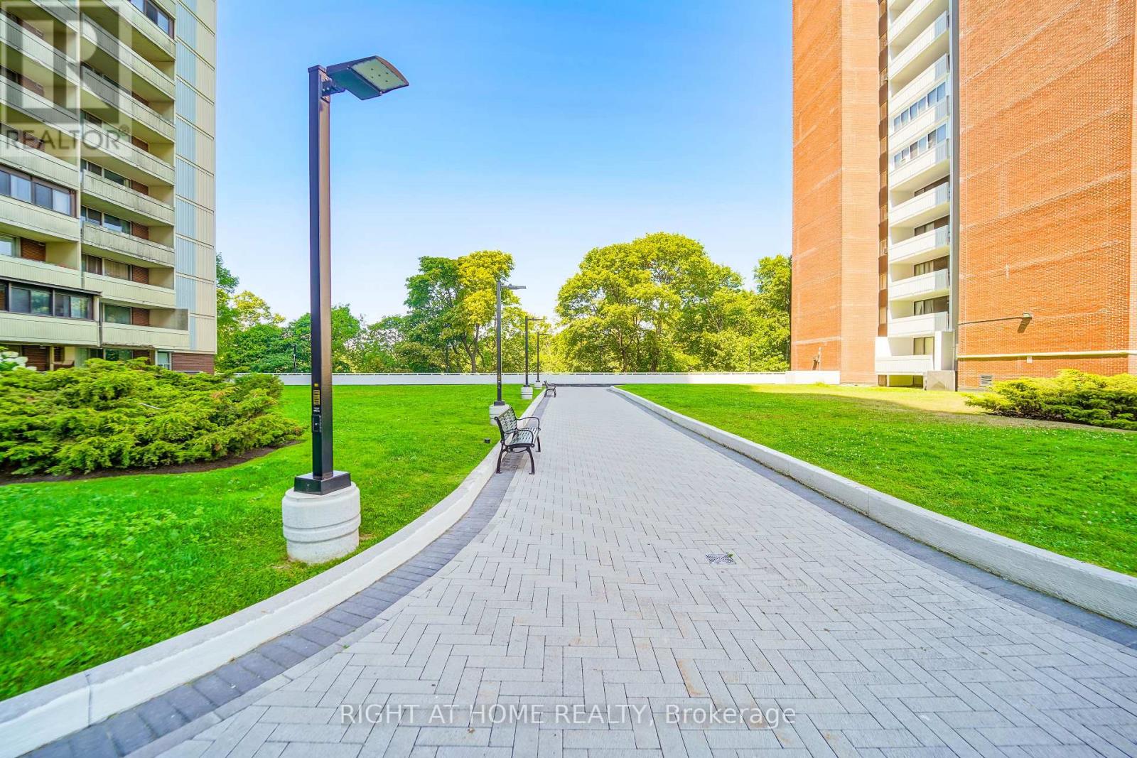 1611 - 1 Massey Square, Toronto (Crescent Town), Ontario  M4C 5L4 - Photo 39 - E13048516