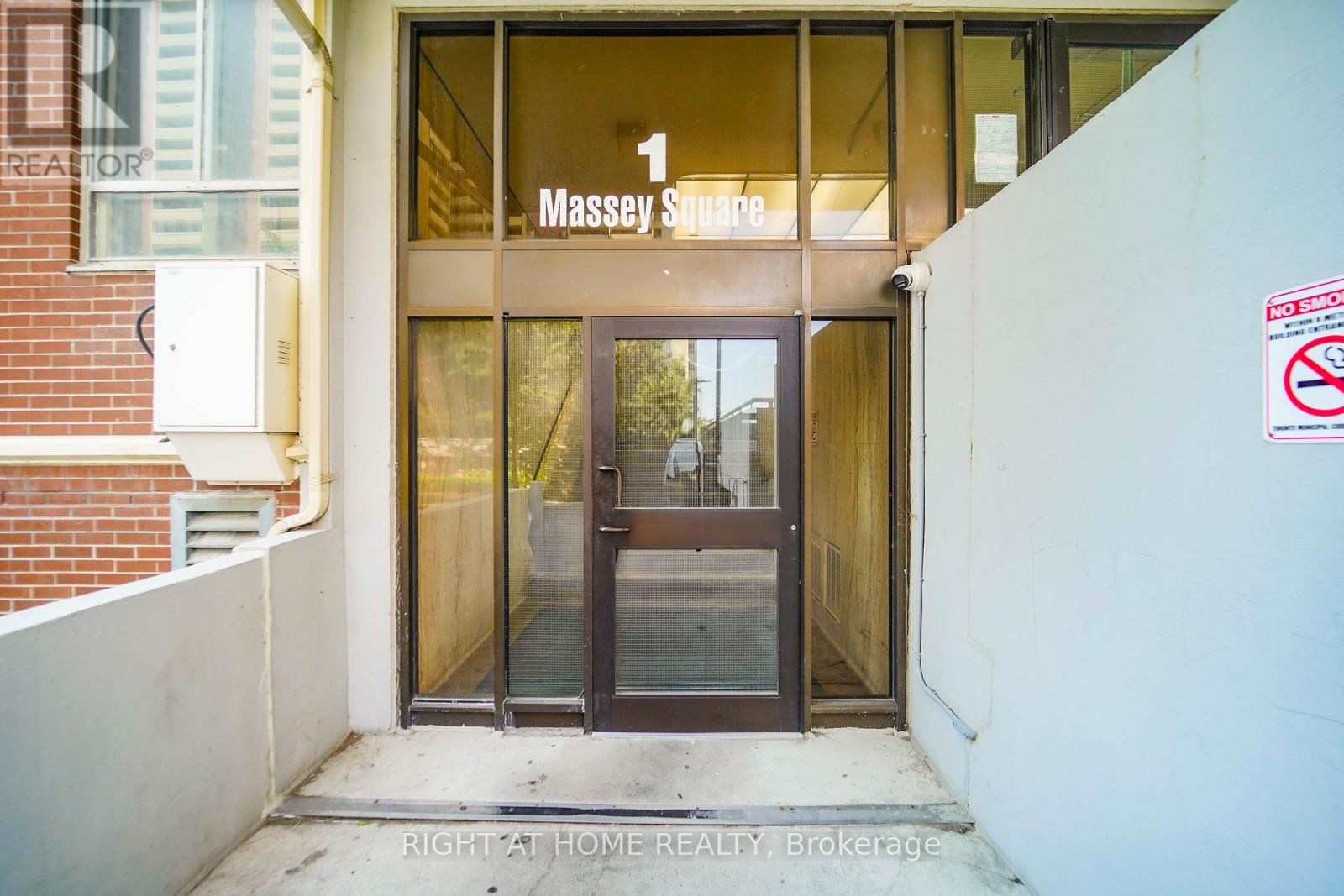 1611 - 1 Massey Square, Toronto (Crescent Town), Ontario  M4C 5L4 - Photo 4 - E13048516
