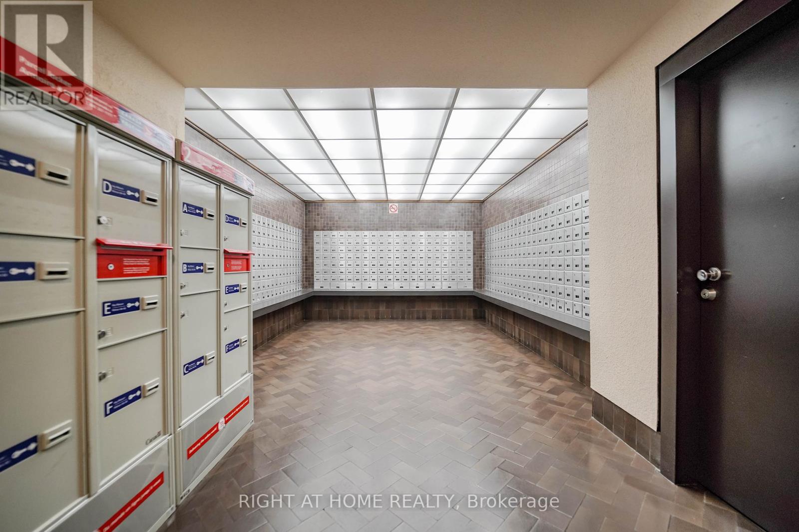 1611 - 1 Massey Square, Toronto (Crescent Town), Ontario  M4C 5L4 - Photo 8 - E13048516