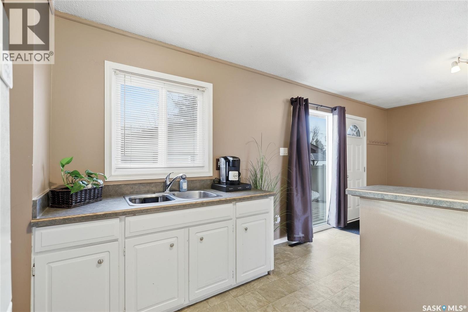 3312 Grant Road, Regina, Saskatchewan  S4S 5H5 - Photo 9 - SK034007